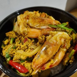 ข้าวราดกุ้งผัดผงกะหรี่