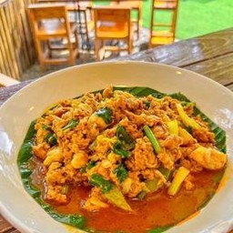 เนื้อปูก้อนผัดผงกะหรี่