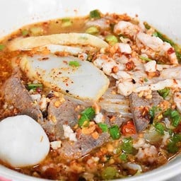 ก๋วยเตี๋ยวหมู/เนื้อ น้ำใส-ต้มยำ-น้ำข้น หน้าเซเว่นโชคชัย4ซอย84