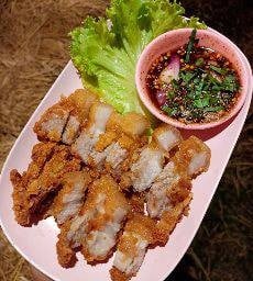 สามชั้นทอดกรอบน้ำจิ้มแจ่ว