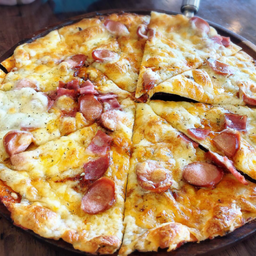 D5. พิซซ่าแฮมไส้กรอก (บางกรอบ)