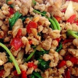 กระเพราหมูเป็นกับ