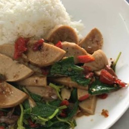 ข้าวกระเพราไก่ยอ