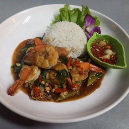 ข้าวกะเพรากุ้ง