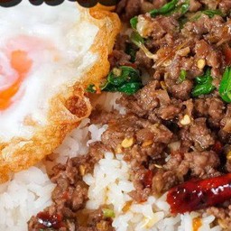 ข้าวกระเพราเนื้อ+ไข่ดาว