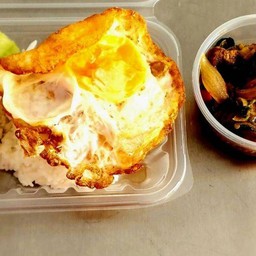 ข้าวกะเพราหมูกรอบไข่ดาว