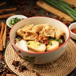 ก๋วยจั๊บ ไข่ เต้าหู้ เลือด  55 บาท