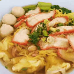 บะหมี่เกี๊ยวหมูแดงลูกชิ้น