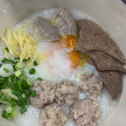 โจ๊กไข่ลวก+หมูบะช่อ+ตับ+ไส้