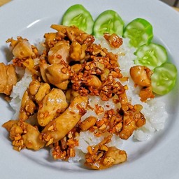 ข้าวหน้าไก่กระเทียม