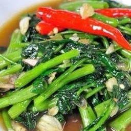 ผัดผักบุ้งไฟแดง กับข้าว