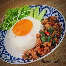 ข้าวราดผัดกระเพรา