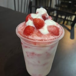 สตอเบอรี่โยเกิร์ตปั่น