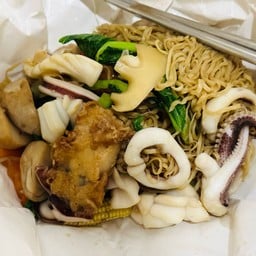บะหมี่ผัดแห้งทะเล