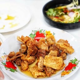 หมูกรอบทอดน้ำปลา