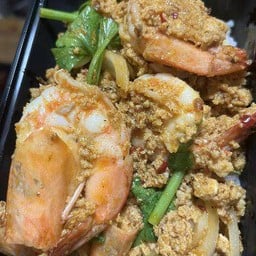 กุ้งผัดผงกระหรี่ราดข้าว