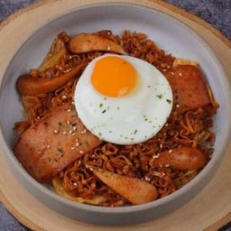 มาม่าเผ็ดผัดแห้ง รสเผ็ดเกาหลี +ไข่ดาว