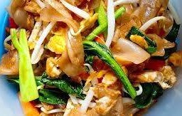 เส้นใหญ่ผัดซีอิ๊วหมู,กุ้ง,ไก่ ระบุค่ะ
