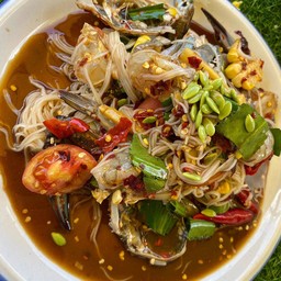 ตำปูม้ากุ้งสดขนมจีน