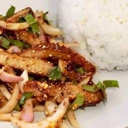 ข้าวยำหมูย่าง