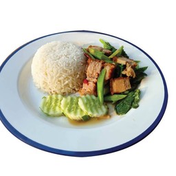 ผัดคะน้าหมูกรอบราดข้าว