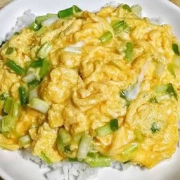 ข้าวไข่ข้นต้นหอม