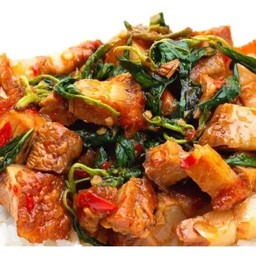 กระเพราหมูกรอบ