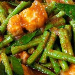 ผัดเพริกแกงหมู  ราดข้าว .