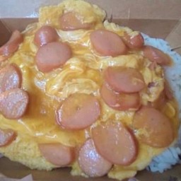 ข้าวหน้าไข่ข้นไส้กรอก