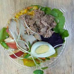 สลัดผักอกไก่ทูน่า