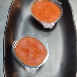 น้ำจิ้มสุกี้ชาบู ทางร้านให้ฟรี 1 ถ้วย (กรณีต้องการซื้อเพิ่ม)