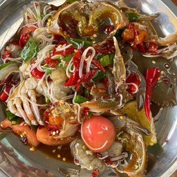 เหลาปูม้ากุ้งสดขนมจีน