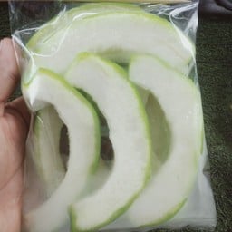 เก๋ผลไม้สดหน้าห้างเสรี