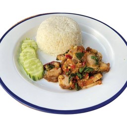 ผัดกะเพราหมูกรอบราดข้าว