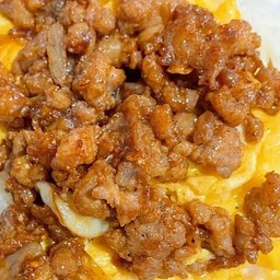 ไข่ข้นราดหมูกระเทียม