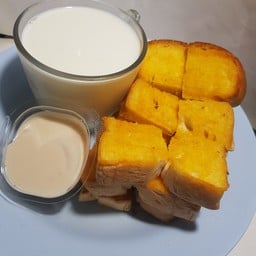 ปังปิ้ง เนย  จิ้ม สังขยานมฮอกไกโด + นมสดร้อน