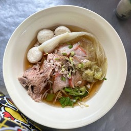 เส้นใหญ่
