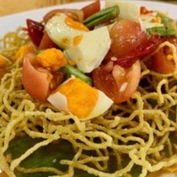 ตำปลาร้าหมี่กรอบไข่เค็ม