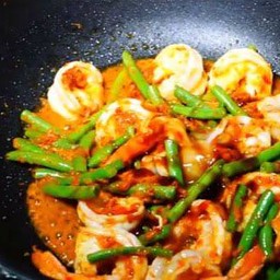 ผัดเครื่องแกงกุ้ง (กับข้าว)