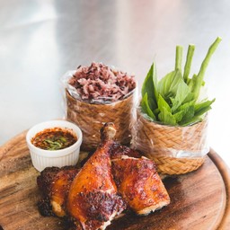 ไก่ย่างจิ้มแจ่วกับข้าวเหนียวดำ