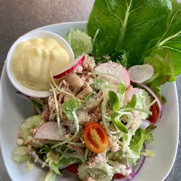 ทูน่าสลัด