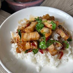 ข้าวกระเพราหมูกรอบ