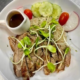 ข้าวผัดสเต็กไก่