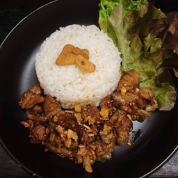 RE6 ข้าวทอดกระเทียม (เนื้อโคขุน/กุ้ง) Garlic Fried Rice (Beef/Shrimp)