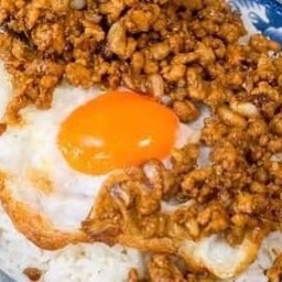 ข้าวไข่ดาวหมูกระเทียม