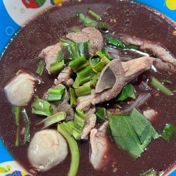 เจ๊นิด ก๋วยเตี๋ยวหัวมุมหนองชาก
