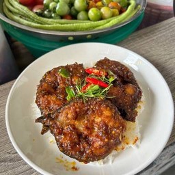 ผัดพริกแกงปลาดุกกรอบ (กับข้าว)