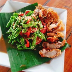 ตำถั่วหมูกรอบ