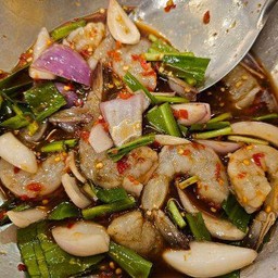 ยำกุ้งสด
