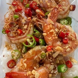 กุ้งทอดกระเทียมใส่พริก